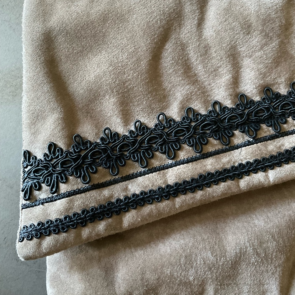 EUC Vintage Colini Suede Clutch with Removable Shoulder Strap, Tassel, Taupe - Picture 3 of 11